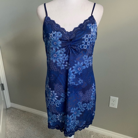 Victoria's Secret Navy Floral Chemise - Picture 1 of 8